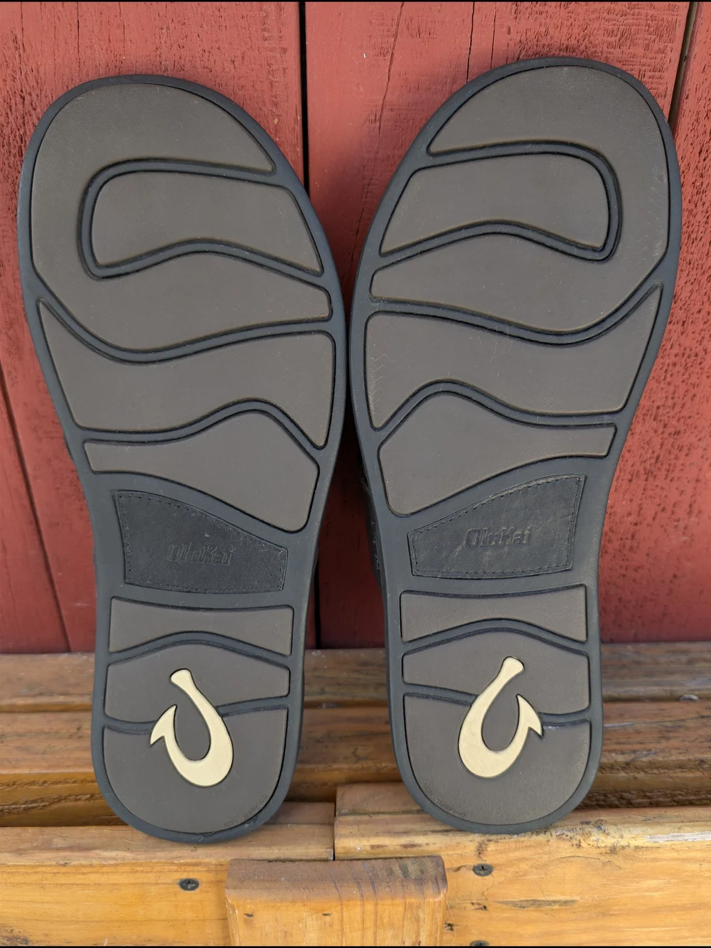 OluKai Men's Black Leather Thong Sandals